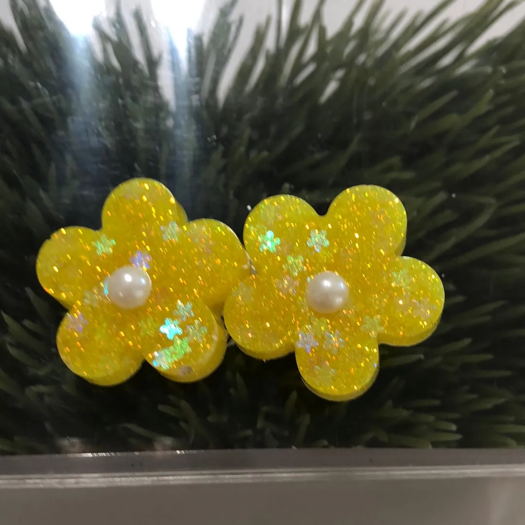 2 flowers resin hair clips