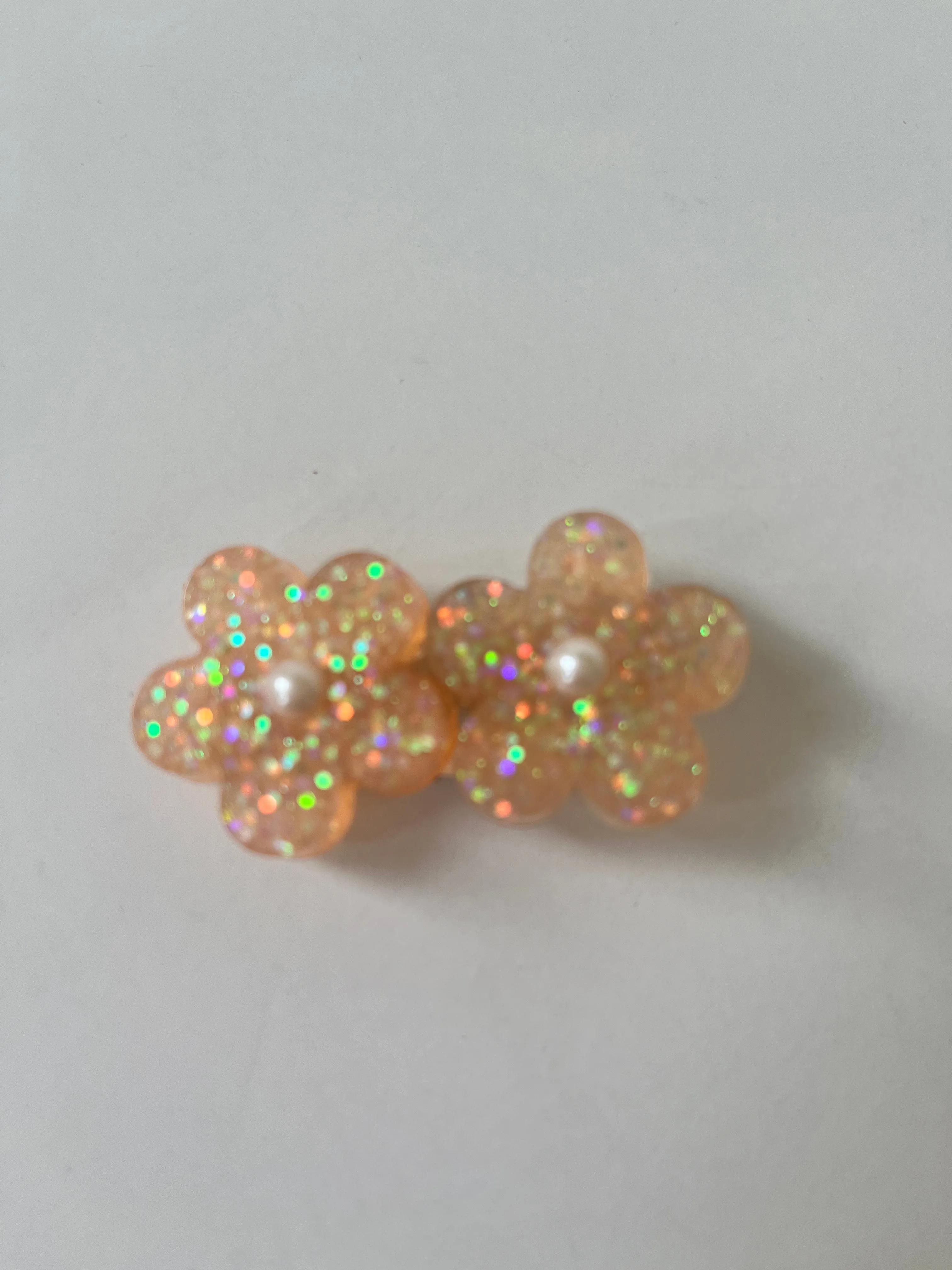 2 flowers resin hair clips