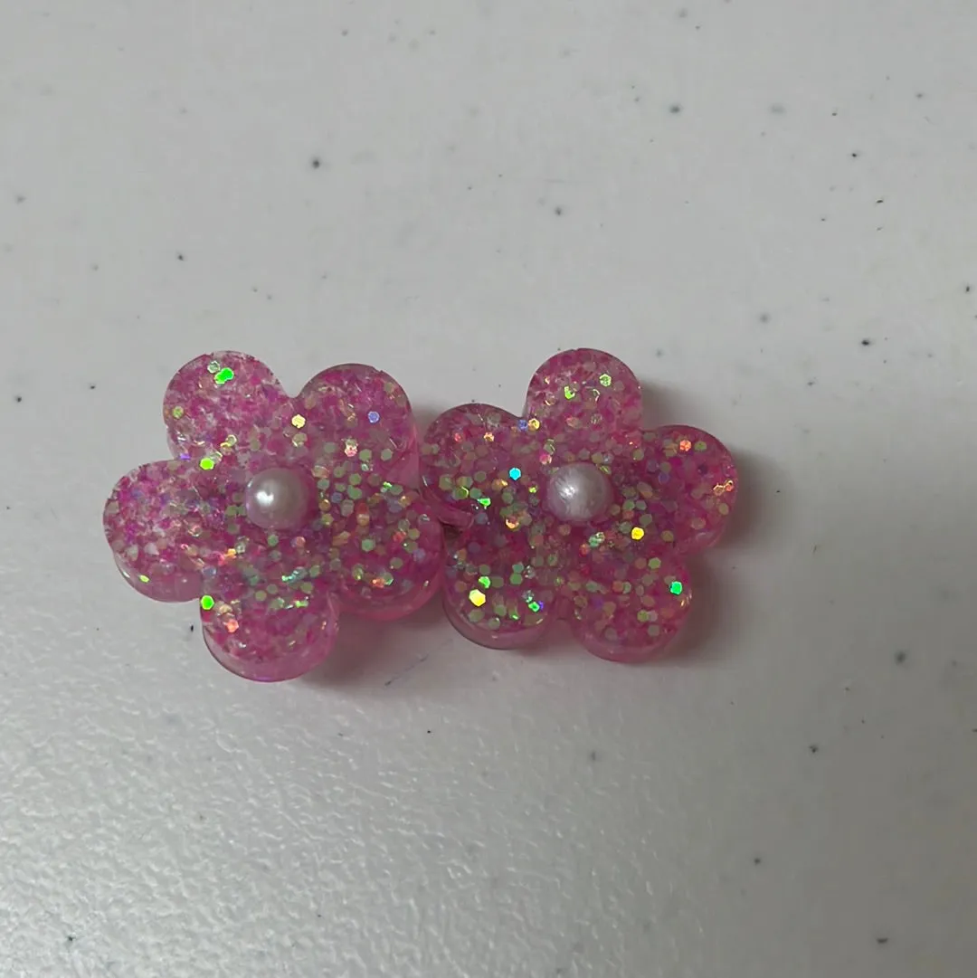 2 flowers resin hair clips