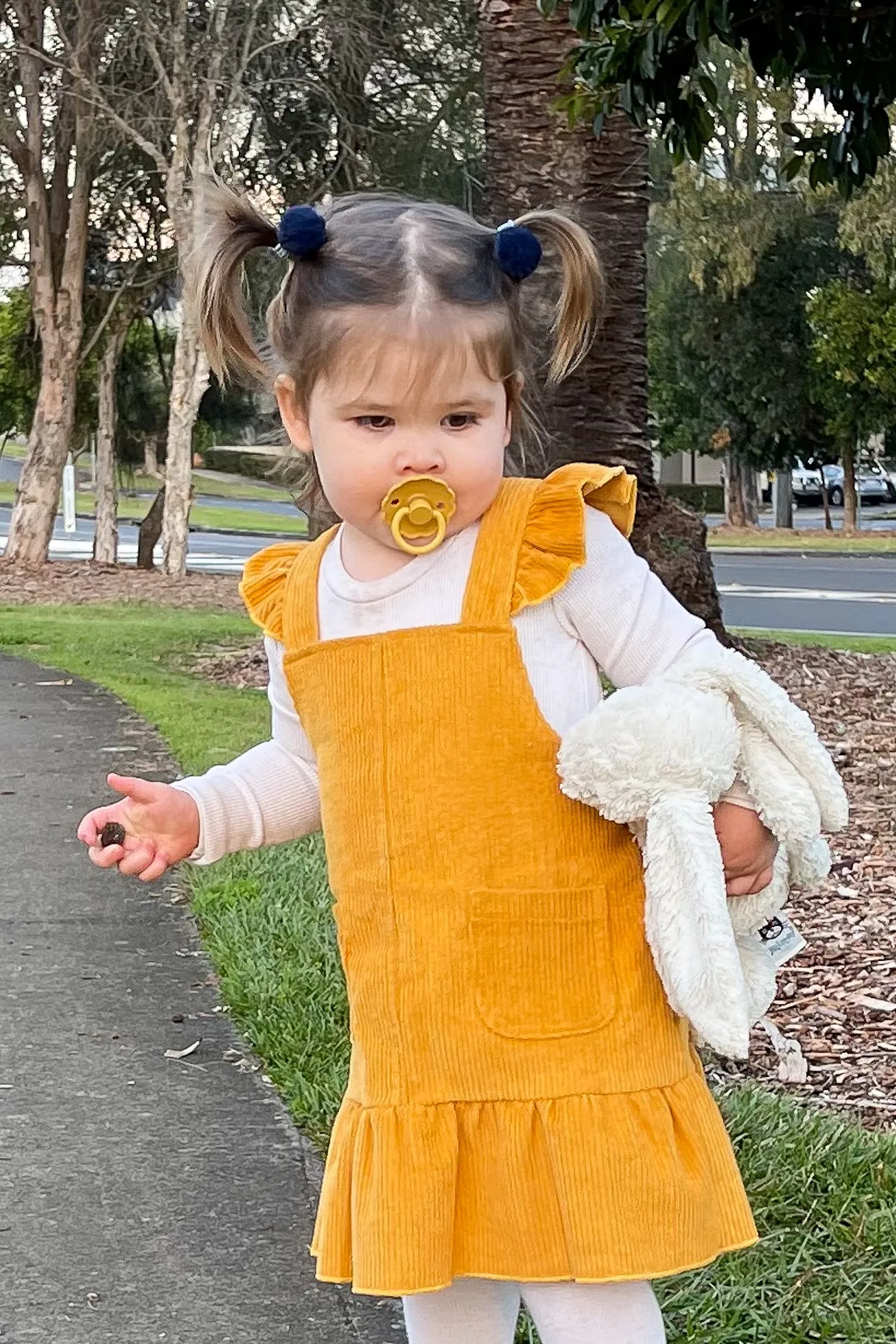 BABY DOLL POM POM SET OF 2 / NAVY