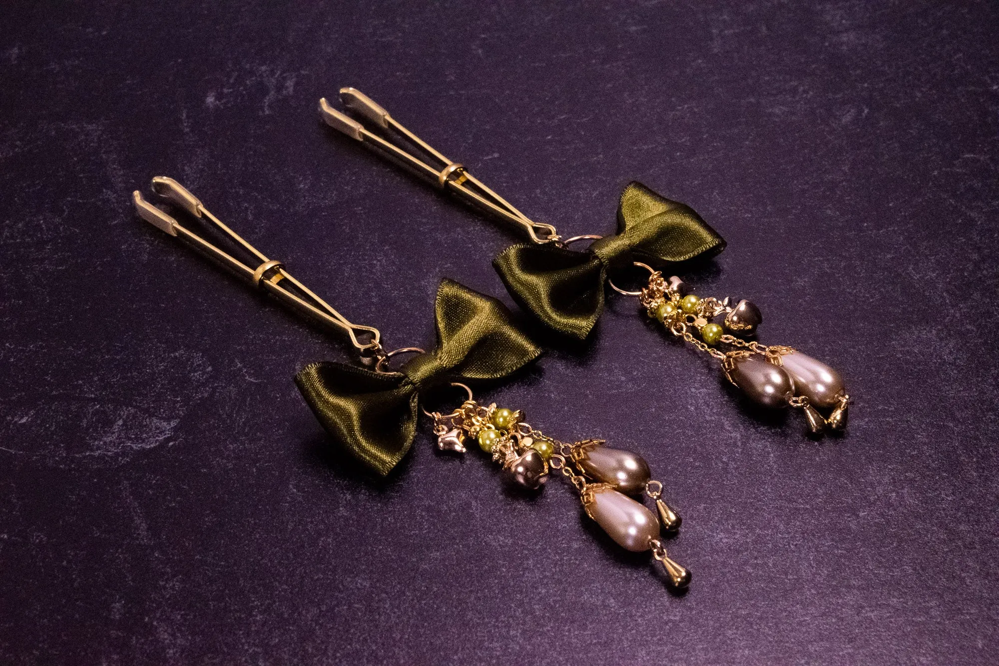 Deluxe Moss Bow Tweezer Nipple Clamps in Gold