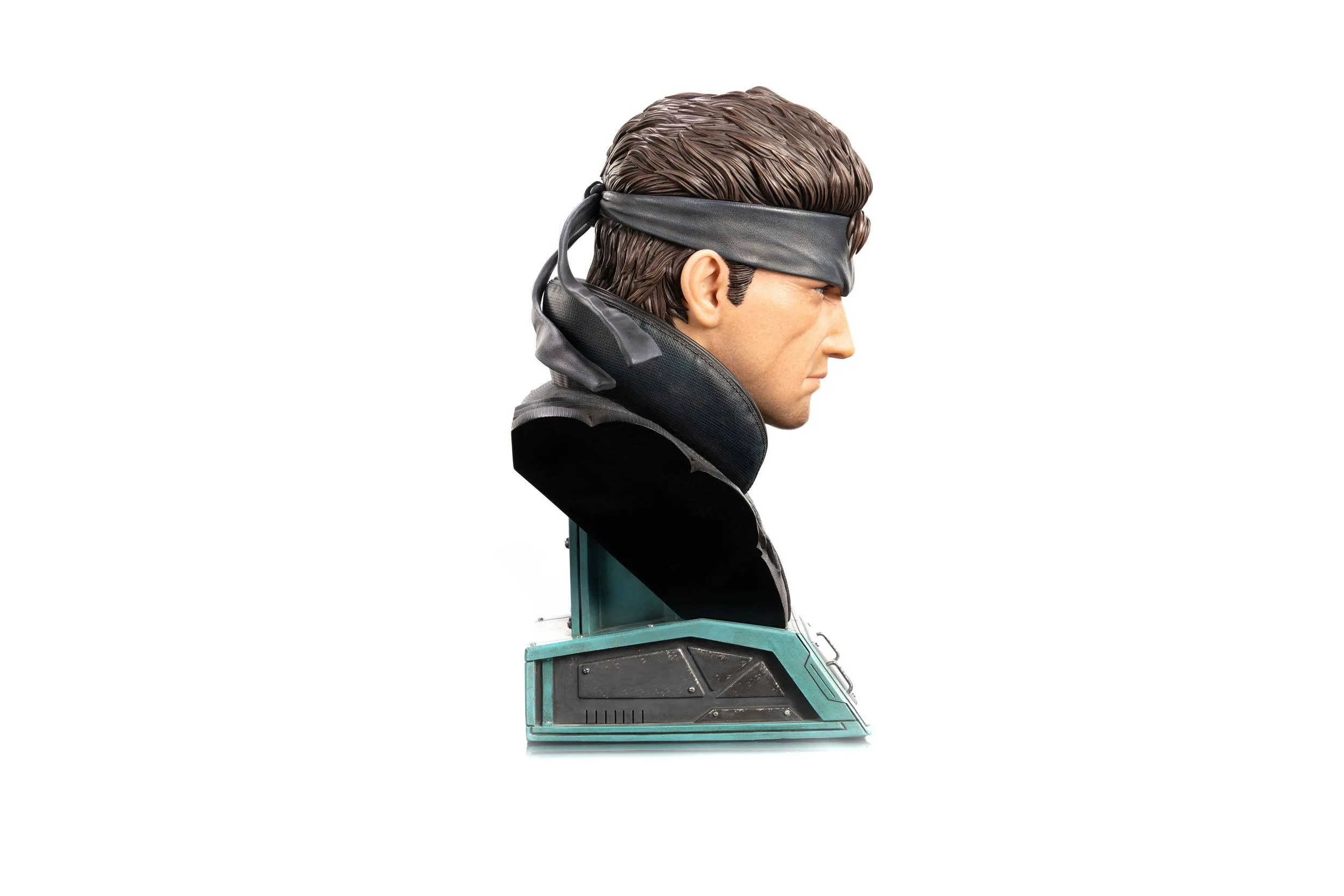 First 4 Figures Metal Gear Solid Solid Snake Life-Size Bust