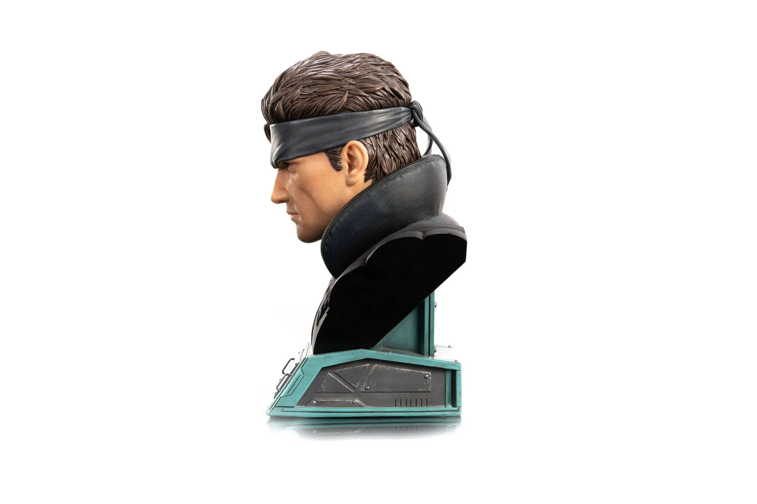 First 4 Figures Metal Gear Solid Solid Snake Life-Size Bust