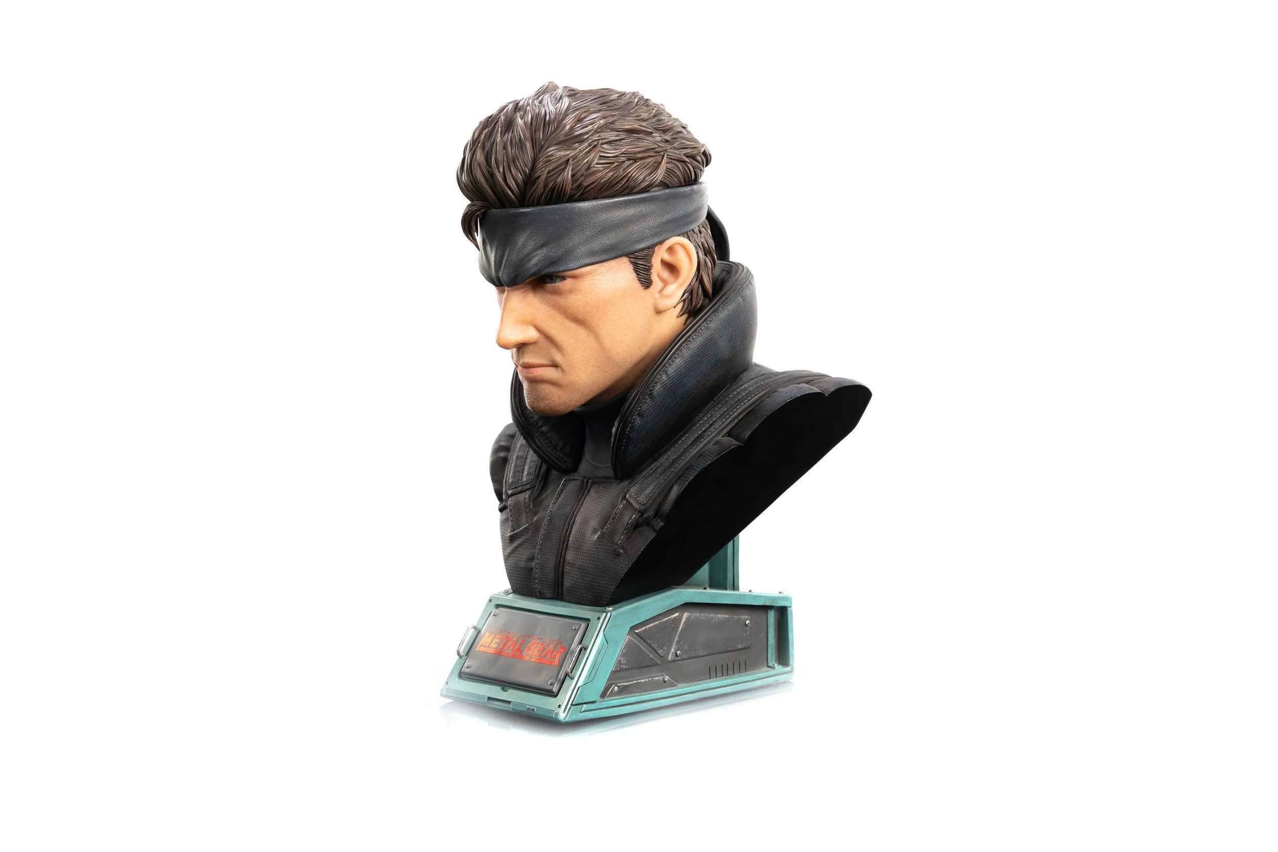 First 4 Figures Metal Gear Solid Solid Snake Life-Size Bust