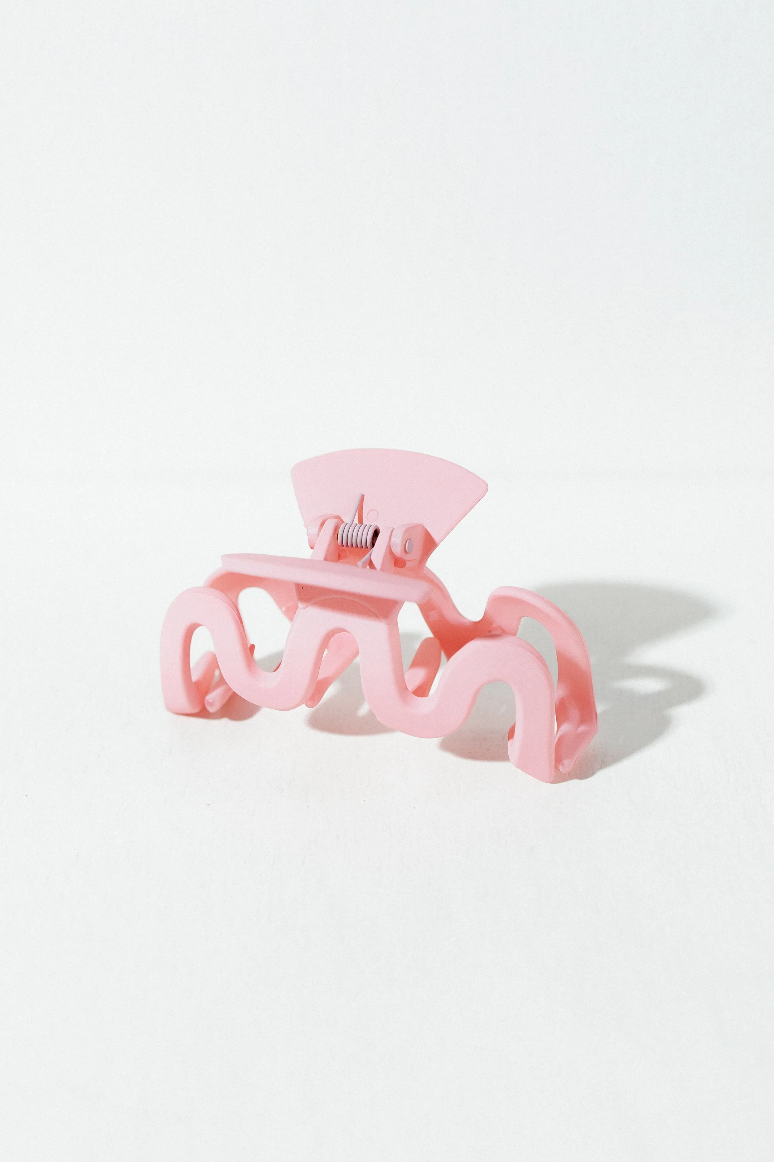 Inez Wavy Claw Clip