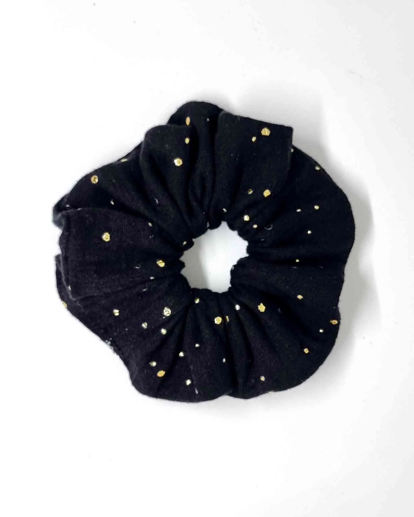 Scrunchie Muselina Negro Detalles Gold